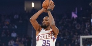 bob半岛体育官网-KD能带来上赛季缺少的什么？斯通：在半场进攻中轻松创造投篮机会