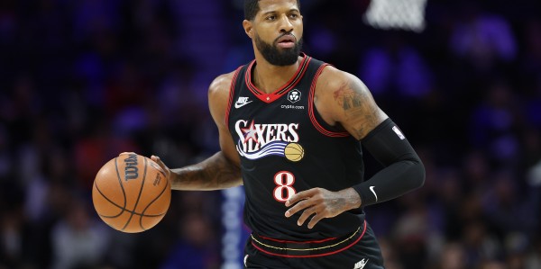 bob半岛体育-攻防俱佳！保罗·乔治半场7中5拿到18分3助2断1帽 正负值+14