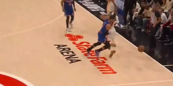 bob半岛体育平台-神偷！哈特从沃克手里生断篮球，尼克斯领先16分打停老鹰