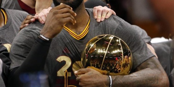 9年前今天：老詹钉板一哥&amp;amp;amp;欧文绝命三分 骑士总决赛逆转勇士夺冠