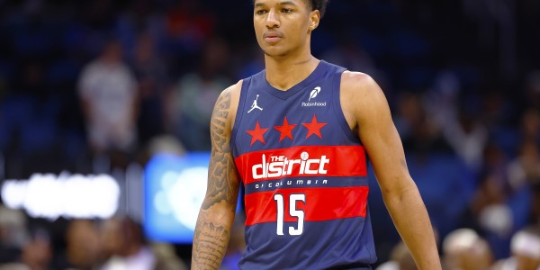 bob半岛体育官方网站-乃姐之风！里斯14投5中但狂抢8前板 拿到16分15板1助1断2帽