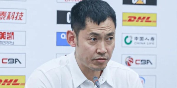 bob半岛体育官网-输广州发布会！张庆鹏怒斥全队防守太软，不能赢一场就松懈！