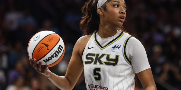 bob半岛体育官方网站-乃姐之风！里斯14投5中但狂抢8前板 拿到16分15板1助1断2帽