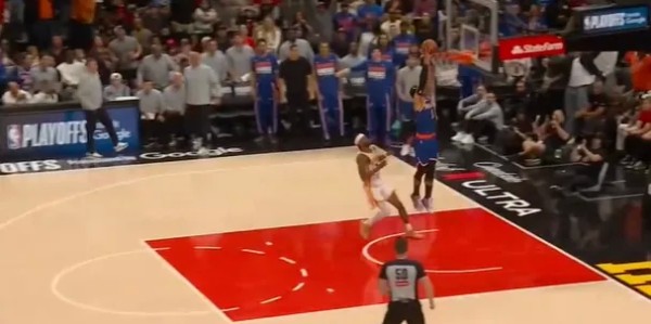 bob半岛体育平台-神偷！哈特从沃克手里生断篮球，尼克斯领先16分打停老鹰